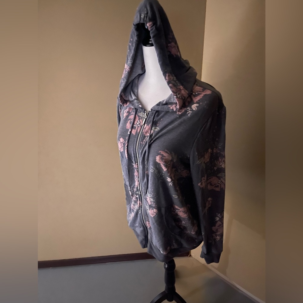 👻🎃CLEARANCE🎃👻 Ricki’s hoodie